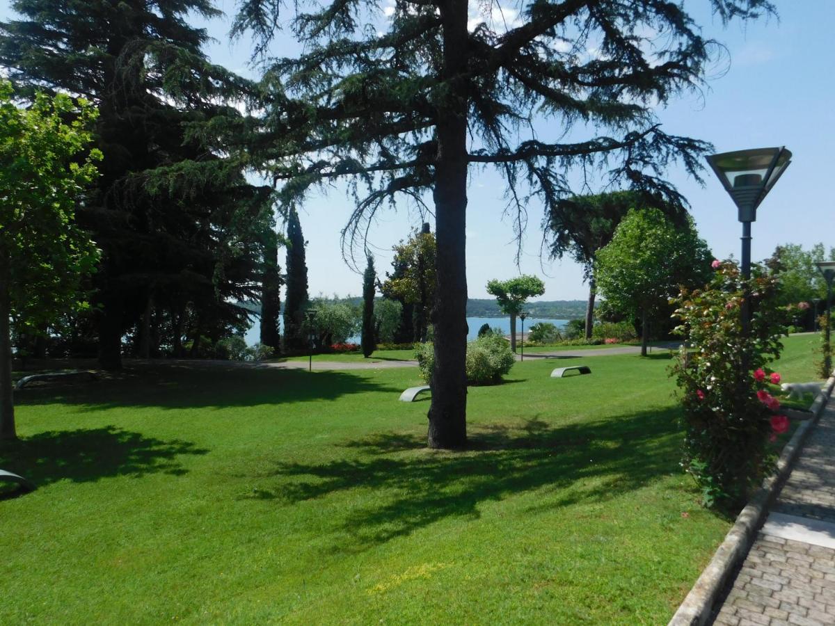 Lato Soleggiato @Gardazzurro Padenghe sul Garda Exterior foto